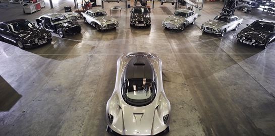 Όλες οι Aston Martin του James Bond σε πλήρη παράταξη