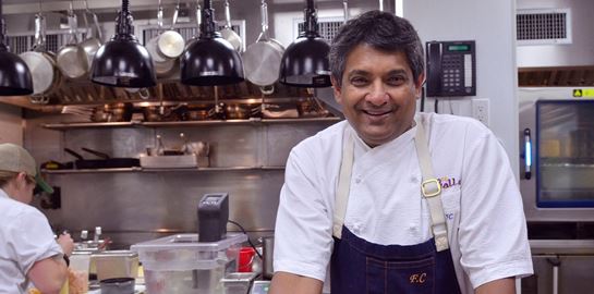 Floyd Cardoz, ο Ινδός σεφ που χτύπησε ο κορονοϊός