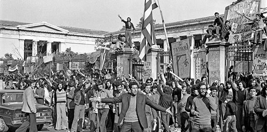 Όλη νύχτα εδώ: 84 προφορικές μαρτυρίες ρίχνουν φως στο Πολυτεχνείο