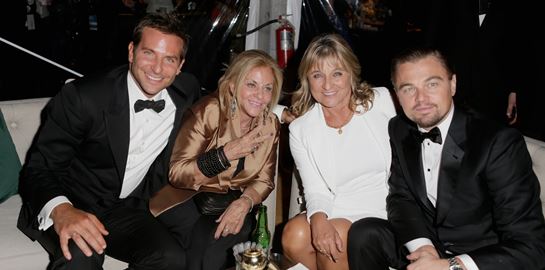 Κατηγορία &#39;μαμάκιας&#39;: Οι διάσημοι που έχουν τεράστια αδυναμία στη μητέρα τους