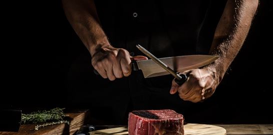 Γιατί οι σεφ του Instagram και του TikTok ρίχνουν ξύλο στο φαγητό τους;