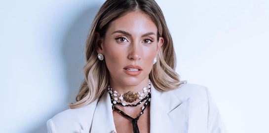 Είχαμε ξεχάσει πόσο μας αρέσει η Αθηνά Οικονομάκου