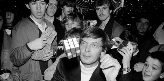 Μια φορά κι έναν καιρό, ένας τύπος έγινε κατα λάθος πάμπλουτος επειδή δημιούργησε τον κύβο του Rubik