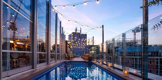 Βουτιά στις κορυφαίες πισίνες ξενοδοχείων του Λονδίνου