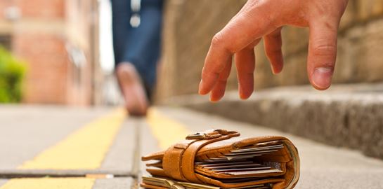 7 κόλπα για να μην χάνεις συνέχεια το κινητό ή το πορτοφόλι σου