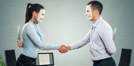 Η ζωή στο γραφείο και τα ψεύτικα τα λόγια, τα μεγάλα