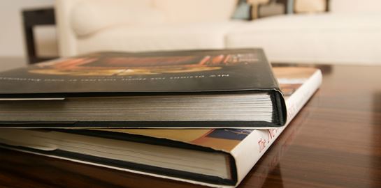 5 coffee table books ιδανικά για το σαλόνι