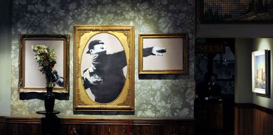 O Banksy άνοιξε κατάστημα με merchandise στο Λονδίνο