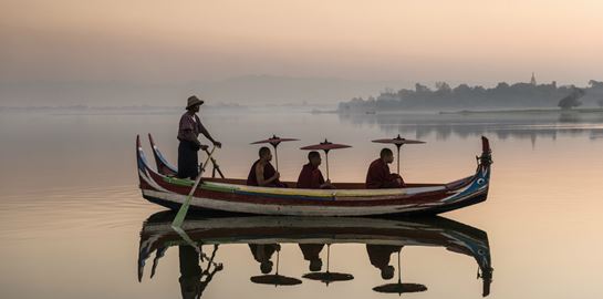 Στις χρυσές παγόδες και τα χωριά της Μιανμάρ