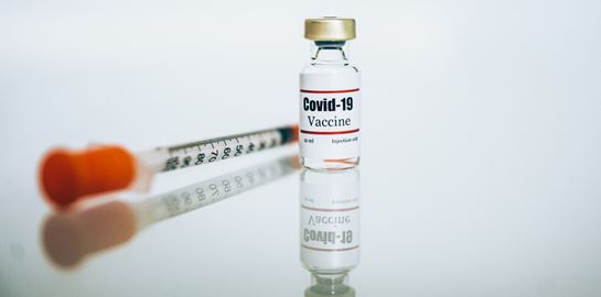 Η Moderna ετοιμάζει εμβόλιο-έκπληξη για τη μετάλλαξη του κορονοϊού