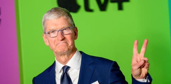 O Tim Cook μόλις έγινε δισεκατομμυριούχος