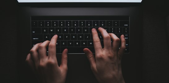 Όταν οι πολιτικοί παρενοχλούν δημοσιογράφους