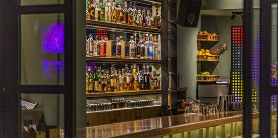 Το αθηναϊκό μπαρ που θα γούσταρε ο Charles Bukowski