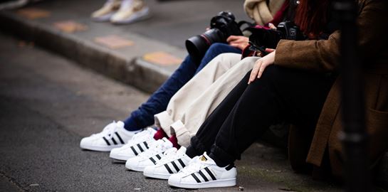 Ξέρουμε ποια sneakers της Adidas σου ταιριάζουν