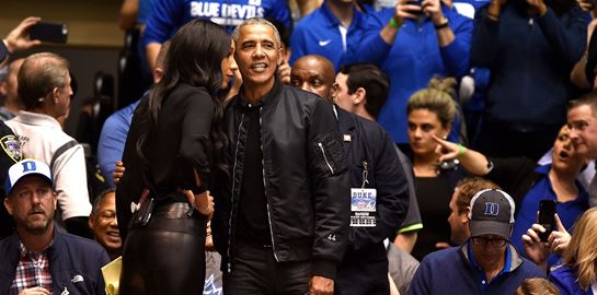 O Barack Obama και το στιλάτο bomber