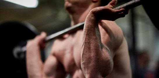 6 ασκήσεις για να κερδίσεις μυς και να χάσεις λίπος γρήγορα