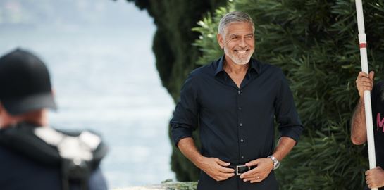 Είδαμε το Omega Speedmaster ’57 στον καρπό του George Clooney και του Hyun Bin