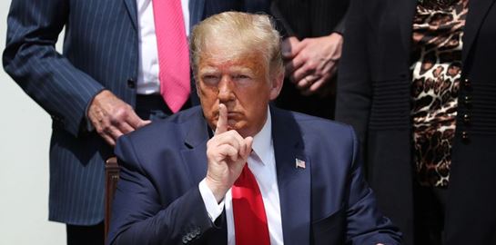 Η δημοτικότητα του Donald Trump καταρρέει