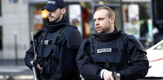 Γαλλία: 3 χωροφύλακες νεκροί από πυρά άντρα που βρισκόταν σε αμόκ