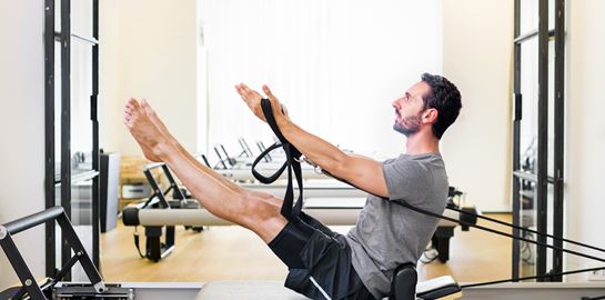 6 ασκήσεις Pilates για πανίσχυρα πόδια και κορμό