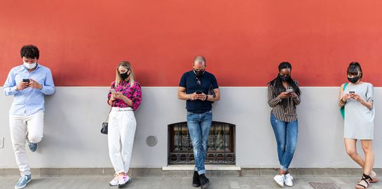 Πόσο εφικτό είναι να μπει κόφτης στα SMS του 13033