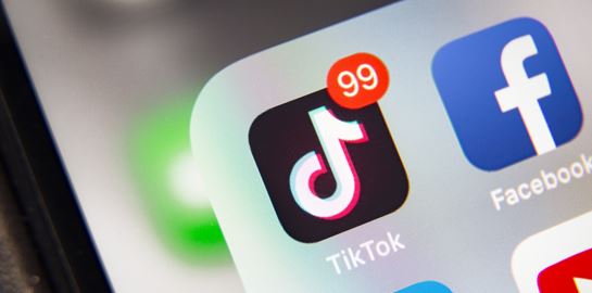 Γιατί απαγορεύτηκε το TikTok στην Αλβανία για τουλάχιστον έναν χρόνο