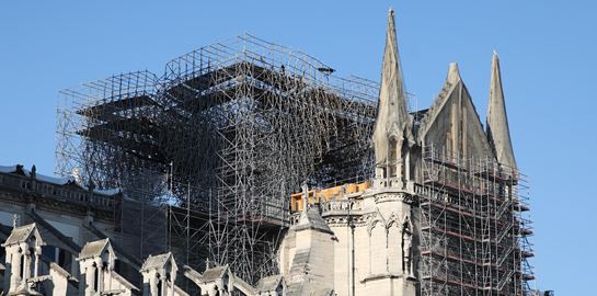 Η Παναγία των Παρισίων θα χτιστεί όπως ήταν πριν καεί