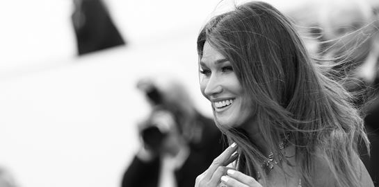 Η Carla Bruni μάγεψε (και) τη Βενετία