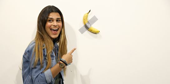 O καλλιτέχνης που έφαγε μία μπανάνα 120 χιλιάδων δολαρίων