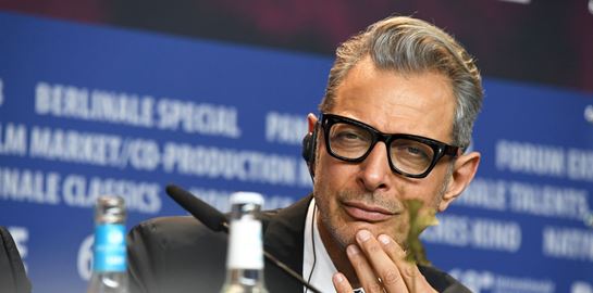 Μικρά μυστικά για να φροντίζεις σωστά τα γκρίζα μαλλιά