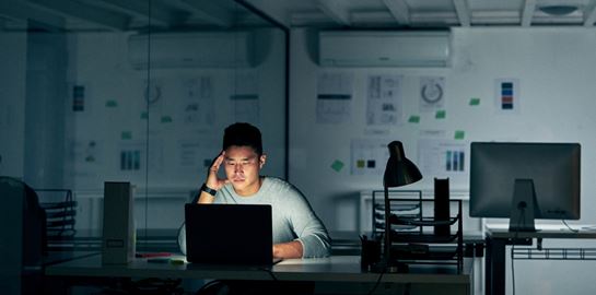 &#39;Κρατήστε το τηλέφωνo ανοιχτό 24 ώρες το 24ωρο&#39;: Η κουλτούρα της υπερεργασίας στην Κίνα έχει ξεφύγει