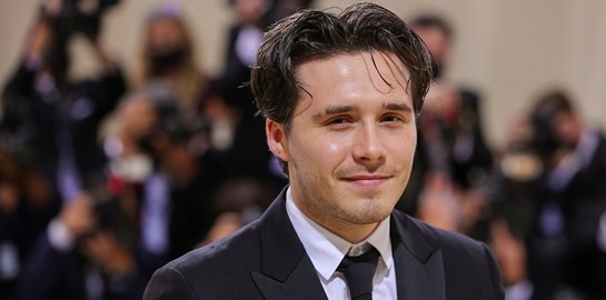Πώς ο Brooklyn Beckham έβγαλε 5,6 εκατ. ευρώ μέσα σε έναν χρόνο