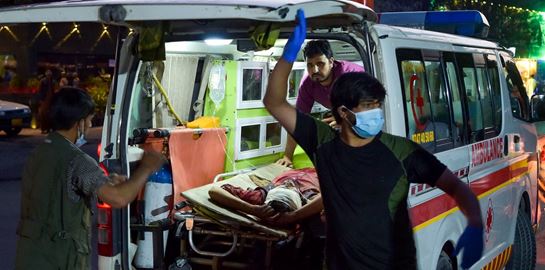 Εκατόμβη νεκρών από την επίθεση του ISIS στο αεροδρόμιο της Καμπούλ