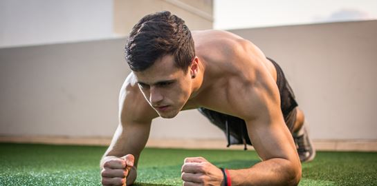 Οι τρεις ασκήσεις που θα δυναμώσουν τον κορμό σου