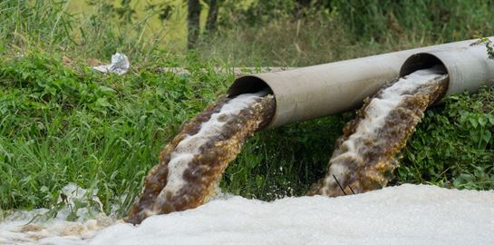 Ακολουθώντας τους ερευνητές που μετρούν τον κορονοϊό στα λύματα