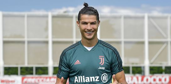 Ο Cristiano Ronaldo είναι ο πρώτος δισεκατομμυριούχος ποδοσφαιριστής