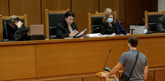 Το αφιέρωμα της Guardian στις γυναίκες που αποκαθήλωσαν τη Χρυσή Αυγή