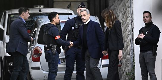 O Nicolas Sarkozy μπήκε φυλακή - Το χρονικό της σύλληψής του