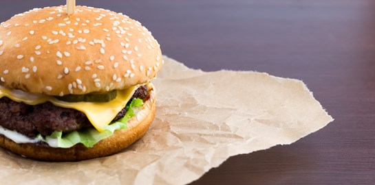 Η συνταγή για το πιο μυθικό αμερικάνικο burger