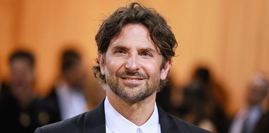 O Bradley Cooper πρωταγωνιστεί στο &#39;Bullitt&#39; του Steven Spielberg