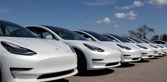 Ο άνθρωπος που χάκαρε τα αυτοκίνητα της Tesla