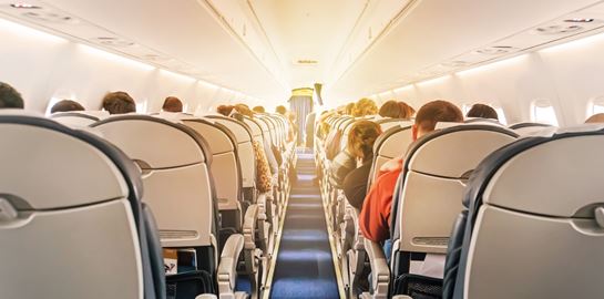 Η πιο ασφαλής θέση στο αεροπλάνο, σύμφωνα με τους ειδικούς