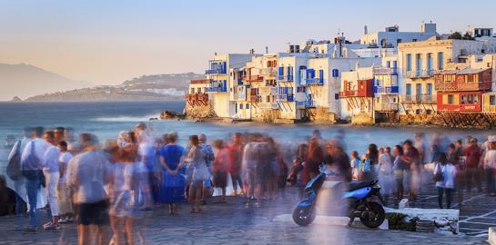 Σαφάρι για ένα δωμάτιο στις Κυκλάδες τον Αύγουστο