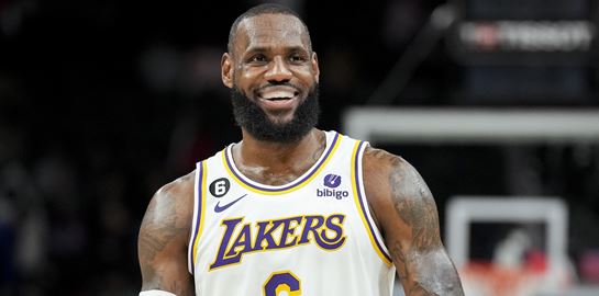 O LeBron James φόρεσε τα αθλητικά παπούτσια που θέλουν όλοι