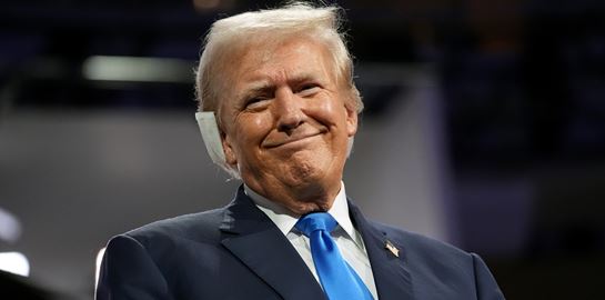 Όταν ο Donald Trump &#39;έστησε&#39; τη βασίλισσα Ελισάβετ 12 ολόκληρα λεπτά