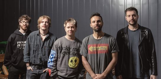 Όλα ή Nothing But Thieves