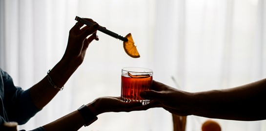 Χτίζοντας το τέλειο χριστουγεννιάτικο home bar