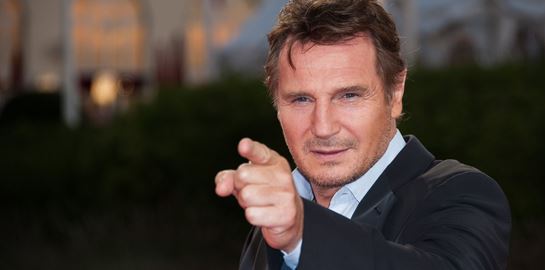 Liam Neeson και Pamela Anderson στο remake του Naked Gun κι εμείς δε μπορούμε να περιμένουμε