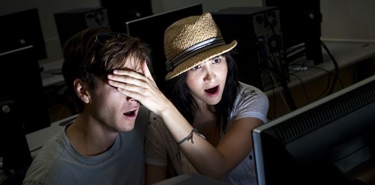 To Spotify εμφανίζει πορνογραφικά βίντεο στα αποτελέσματα της αναζήτησης