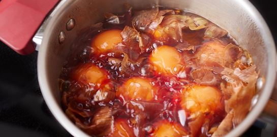 Κάτι έχουν πάθει όλοι με τα κρεμμύδια στο TikTok